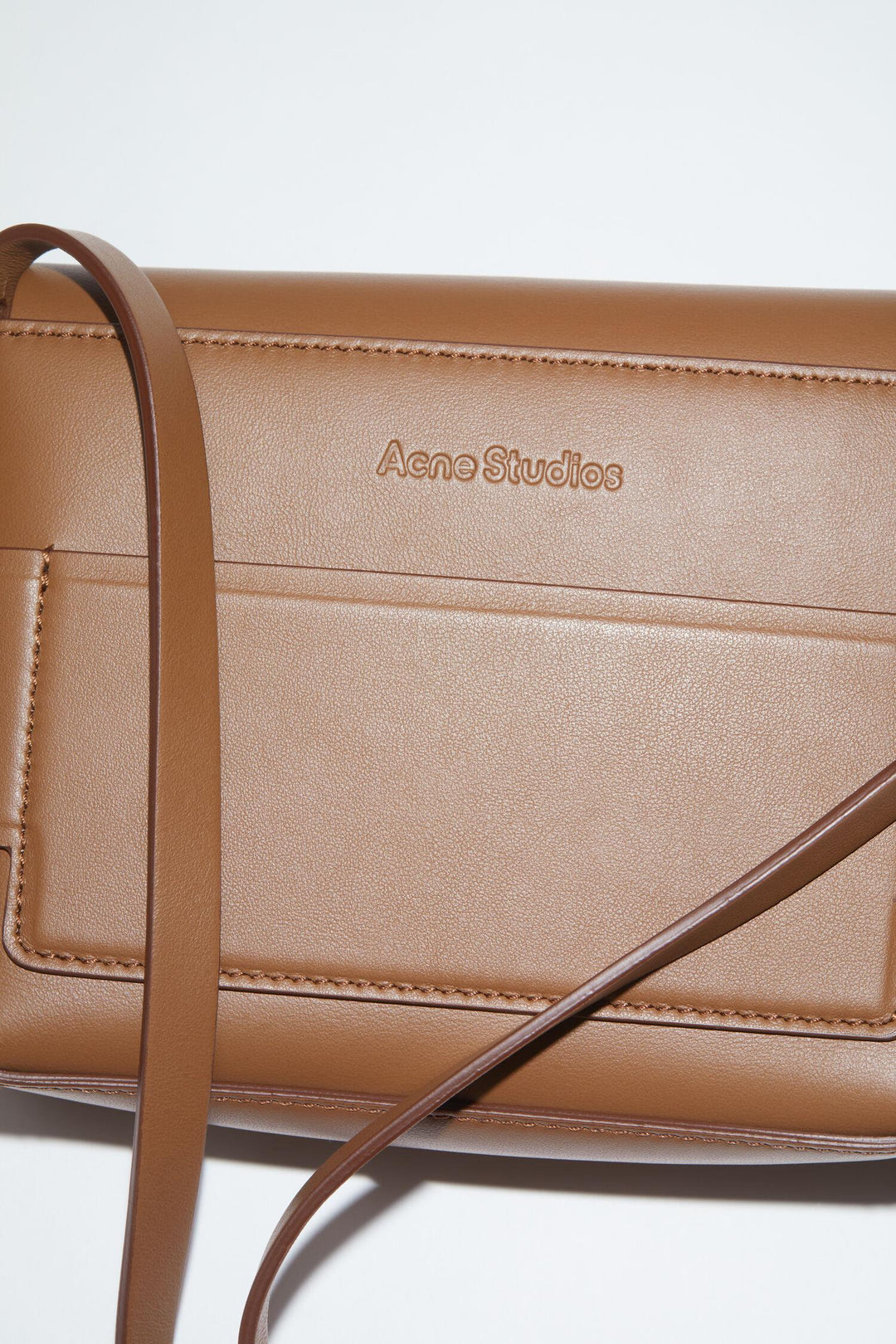 MUSUBI CROSSBODY WALLET CAMEL BROWN