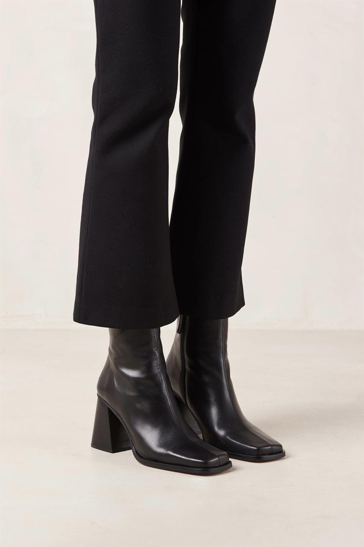 South Black Leather Ankle Boot