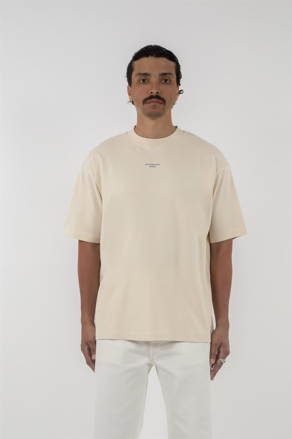 DRÔLE DE MONSIEUR Le T-shirt Slogan Classique Sand - Dale