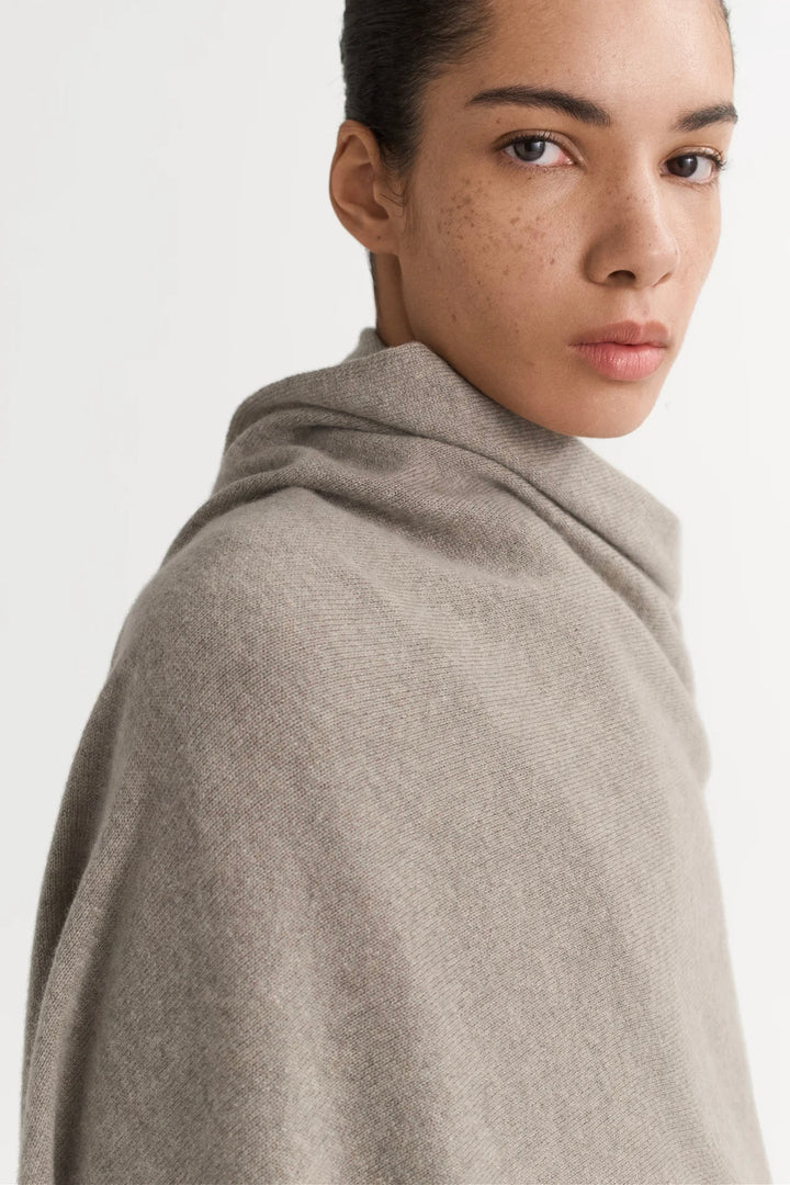 SOFT GOAT Knitted Scarf Greige - Dale